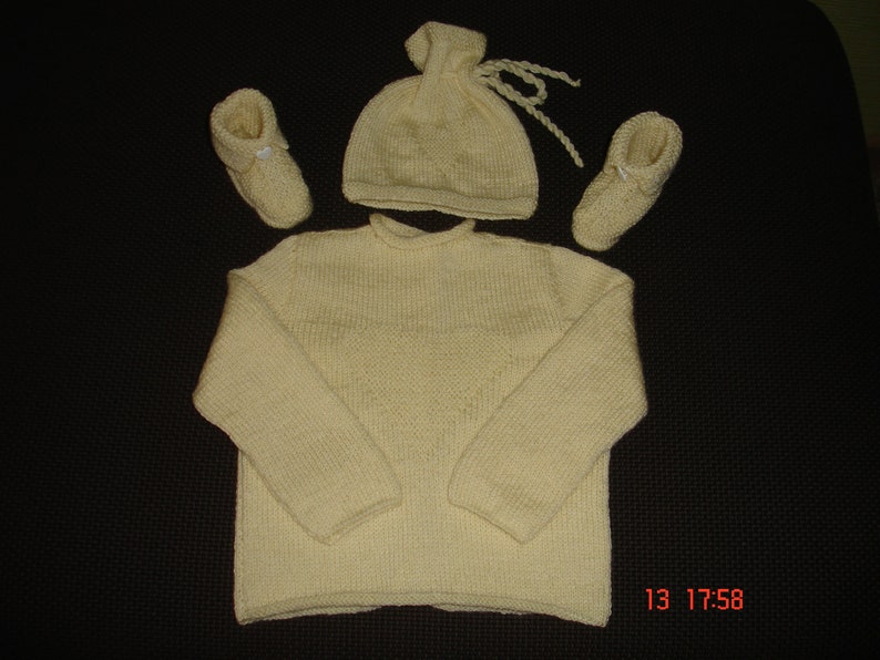 booties bonnetpale yellow. setjacket