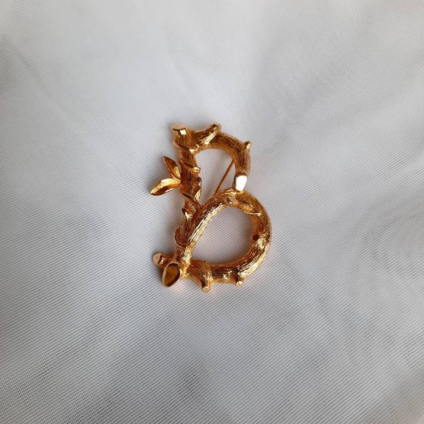 Sarah Coventry "B" Pin