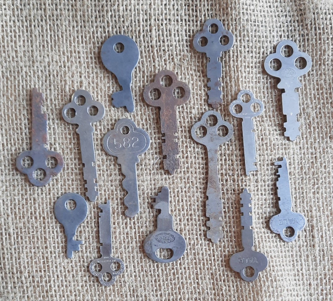 Set of 14 Assorted Vintage Flat Keys Etsy