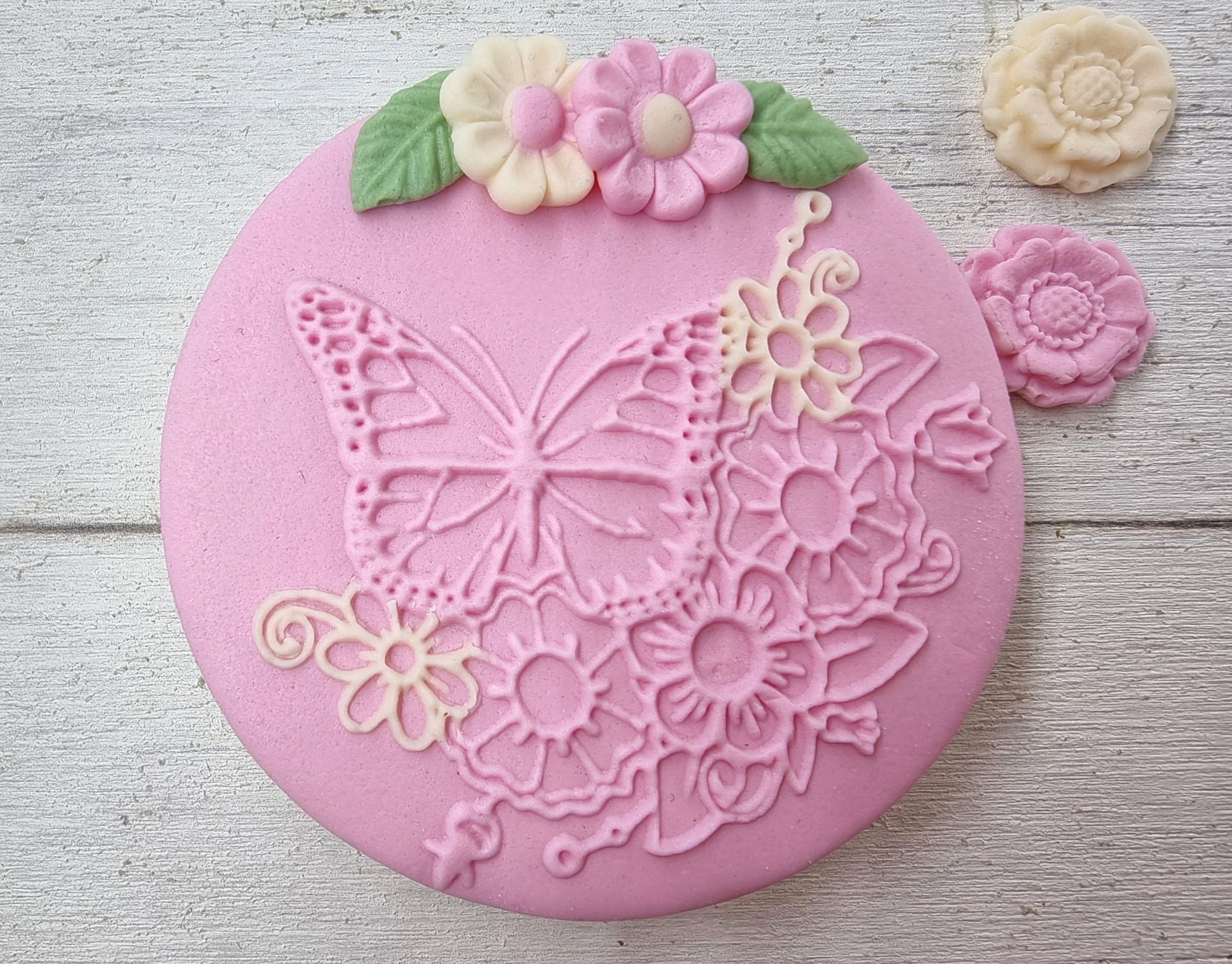 How To Make Butterfly Toppers For Cupcakes The EASY Way