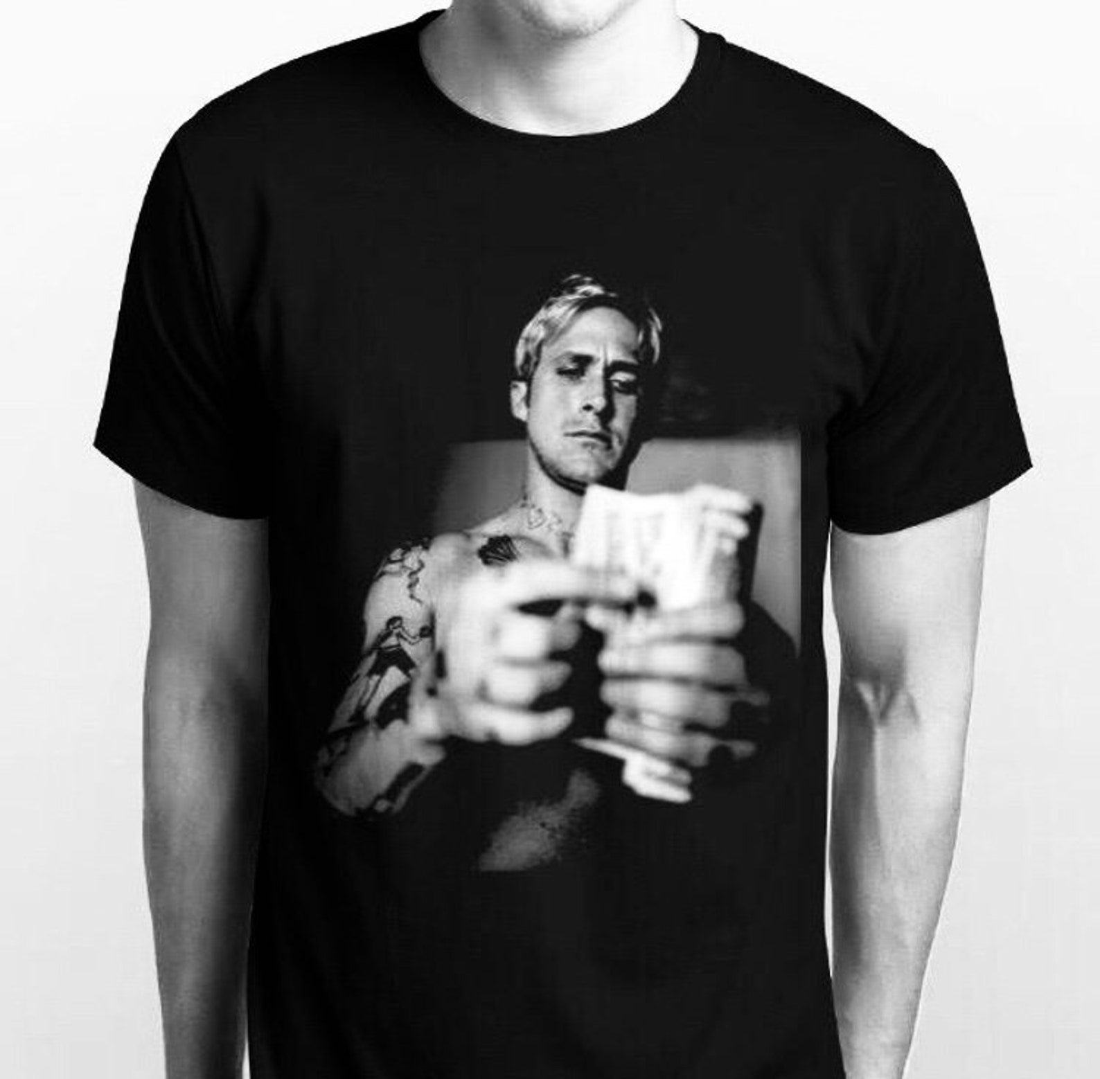 Футболка с райаном гослингом драйв. Футболка с райг гослингом. Футболка с райг гослингом. Футболка с райаном гослингом. Футболка с райанами гослингами.