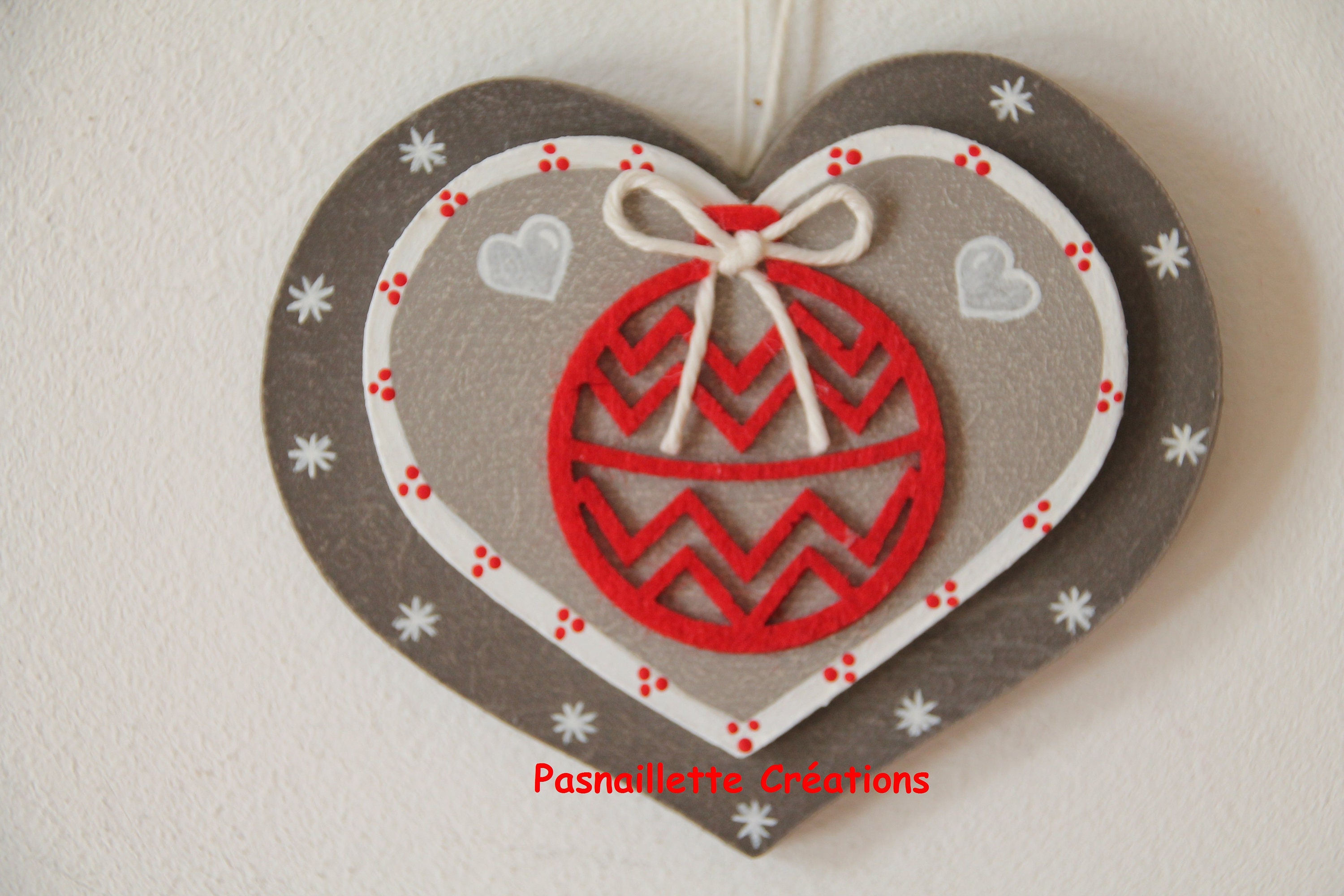 Décoration de Noël Boule en Feutrine Rouge