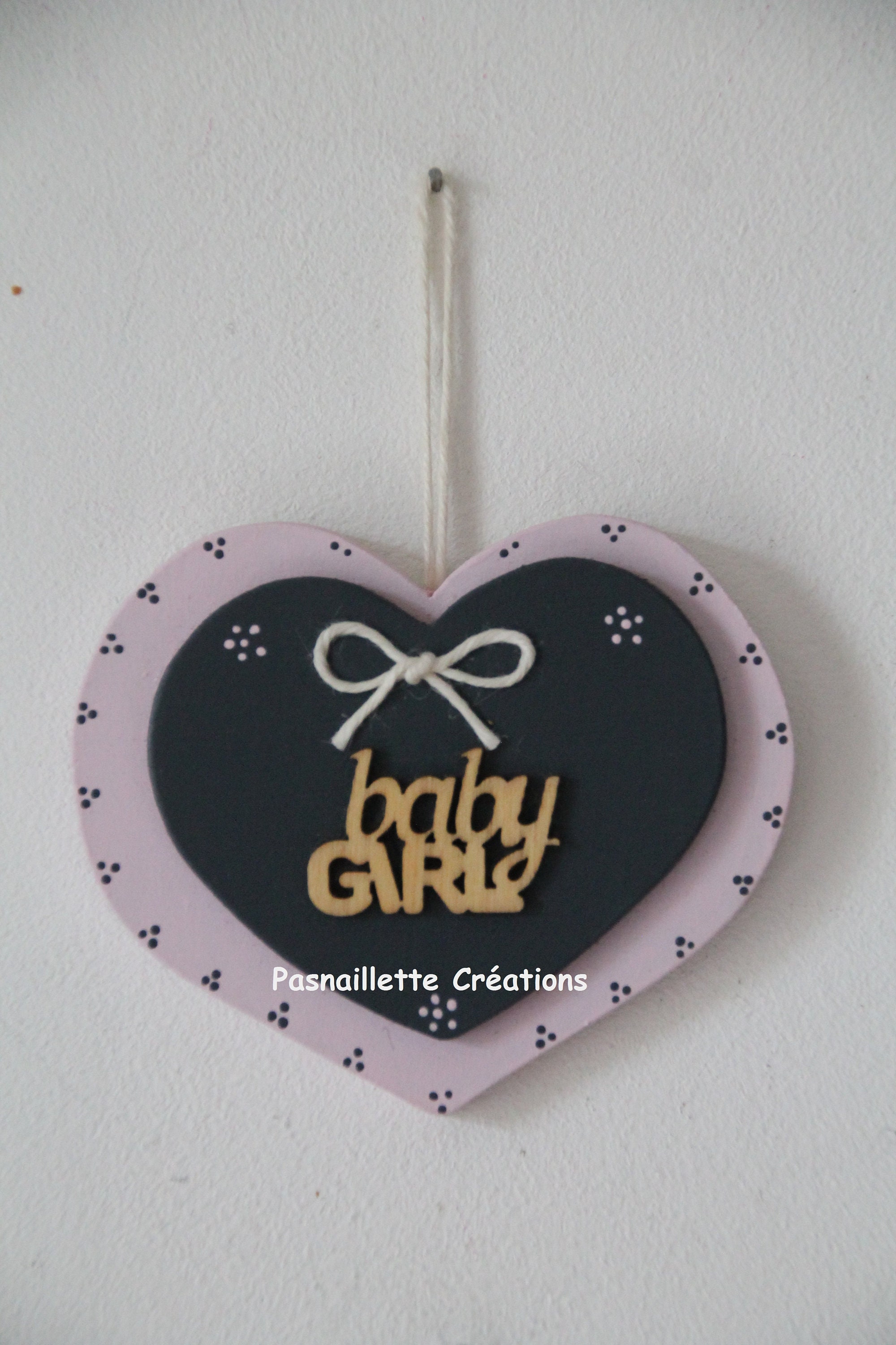 Petit Cœur Bois | Rose Tendre et Gris Anthracite Décoration Bébé/Enfant Peint à La Main.