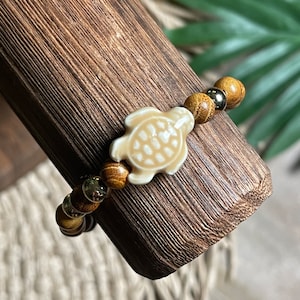 Wood and Glass Turtle Stretch Bracelet