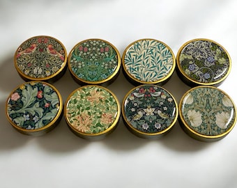 William Morris Träknoppar: Gröna Blommiga Lådhandtag (48 mm) Priset är per knopp