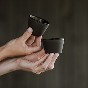 2er-Set Espresso-Kaffeetassen | Matte schwarze Keramik | Handgetöpferte Keramik | Kollektion ECLIPSE