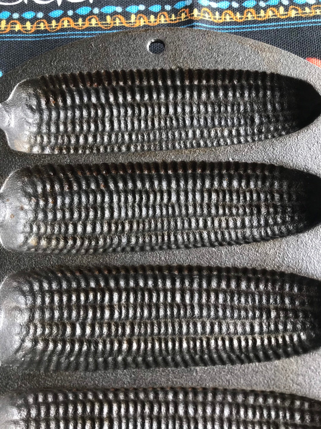 Vintage Lodge Cast Iron Cornbread Mold Pan 9 Corn Holder Slots