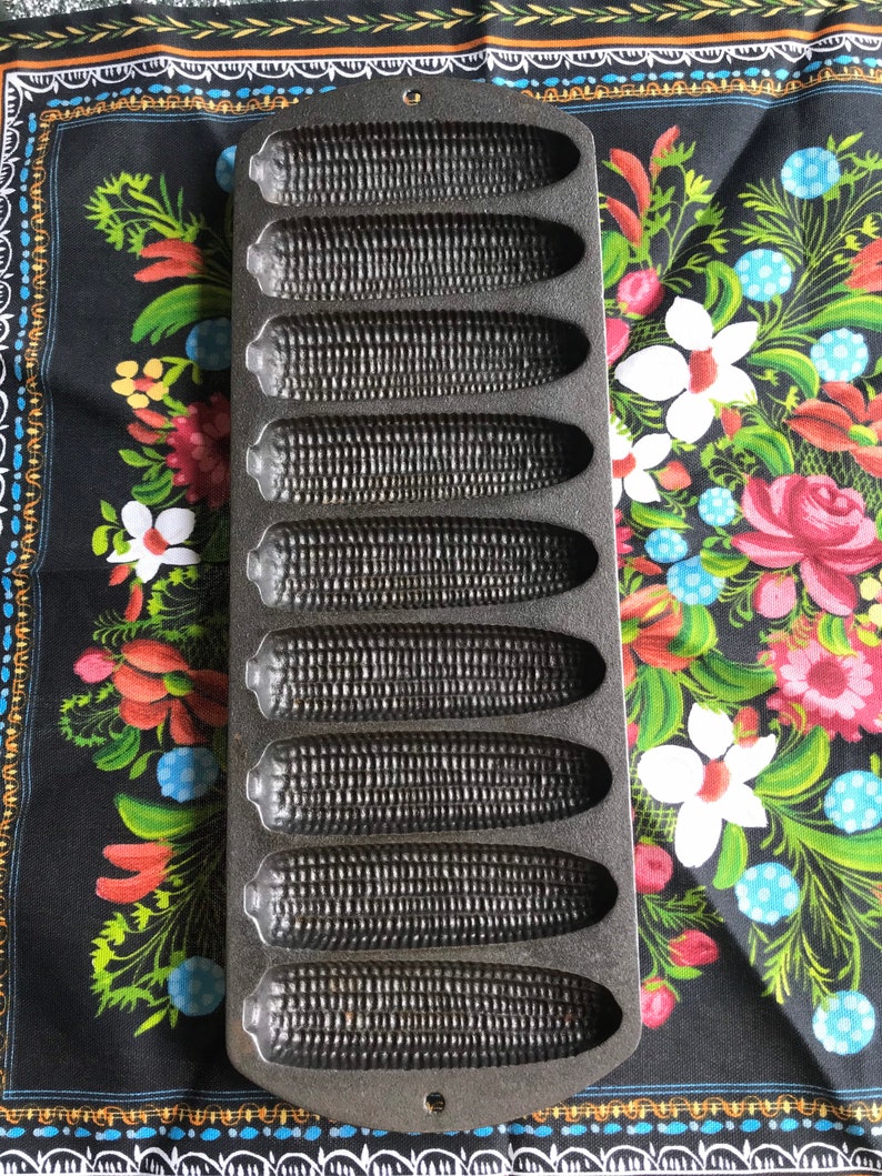Vintage Lodge Cast Iron Cornbread Mold Pan 9 Corn Holder Etsy
