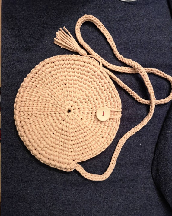 round crochet purse