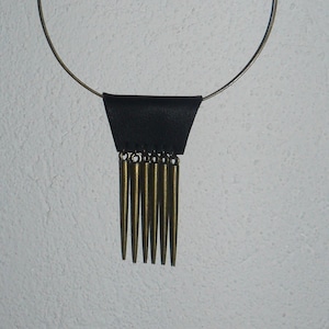 Collier ras de cou pendentif en cuir avec spikes image 1