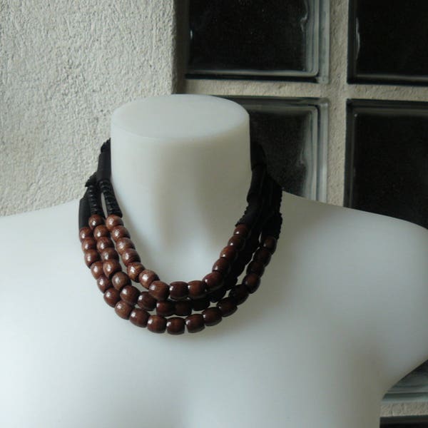 Collier en cuir noir perles de bois marron Ethna