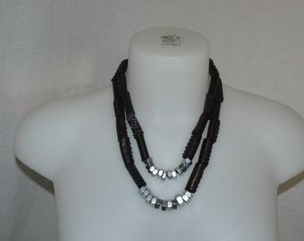 Collier double en perles de cuir marron choco, écrous métal argenté