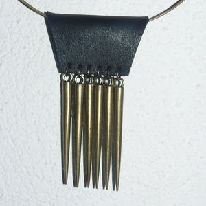 Collier ras de cou pendentif en cuir avec spikes image 2