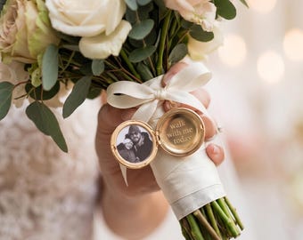 Benutzerdefinierte Hochzeitsstrauß Charme, Erinnerungsfoto Medaillon Halskette, personalisierte gravierte Geburtsblumenandenken