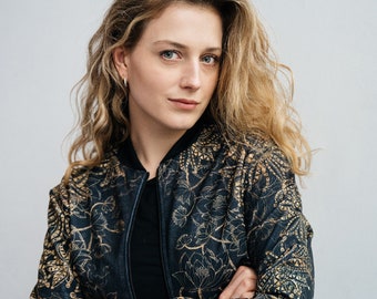 Chaqueta bomber corta de lujo con un llamativo diseño Mahakala, ropa de calle espiritual