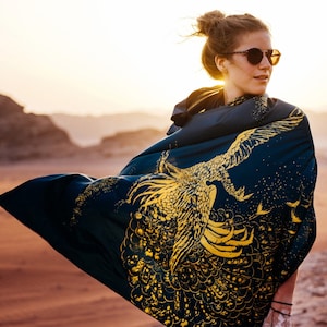 Eleganter Goldener Pfau Schal Wrap Pareo Sarong - Pastell Grün Künstlerischer Designer Handbemalt