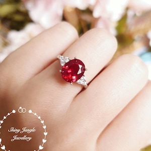 Bague de fiançailles trois pierres en rubis ovale de 3 carats, rubis sang de pigeon authentique cultivé en laboratoire, pierre de naissance de juillet