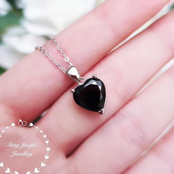 Black Gothic Heart Necklace main image 0