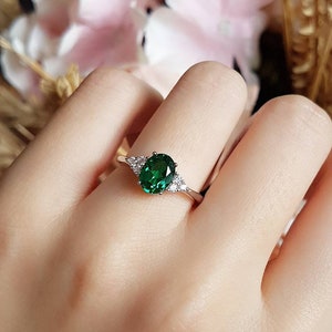Oval emerald ring, 2 Carats 6*8 mm Oval Cut Three Stone Style Emerald Engagement Ring, May Birthstone Promise Ring, Green Gemstone Ring