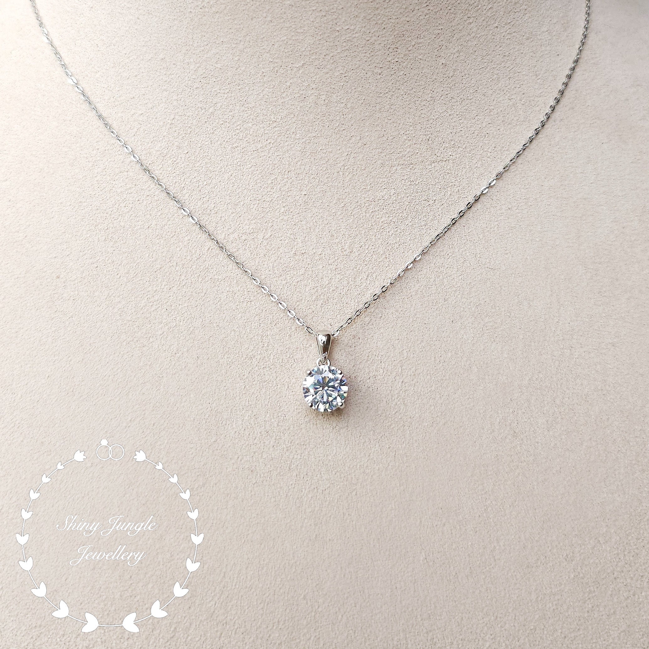 Ⅱ A Diamonds Round Solitaire Necklace 61XgQeaCX0L._AC_UF894,