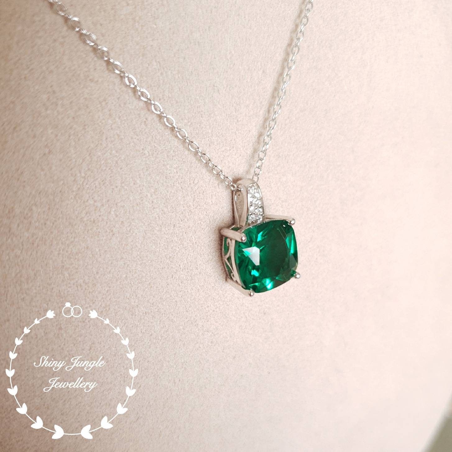 Cushion Cut Emerald Necklace, 3 Carats 10*10 mm Muzo Green Emerald ...