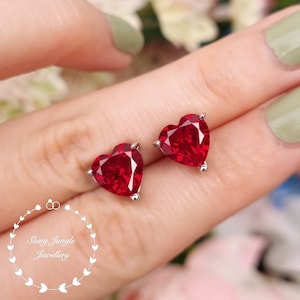 Tauben Blut herzförmige echte Rubin Ohrstecker, 8 mm Rubin Ohrringe im Herzschliff, rote Herz Ohrstecker, Braut Ohrringe, rote Herzen