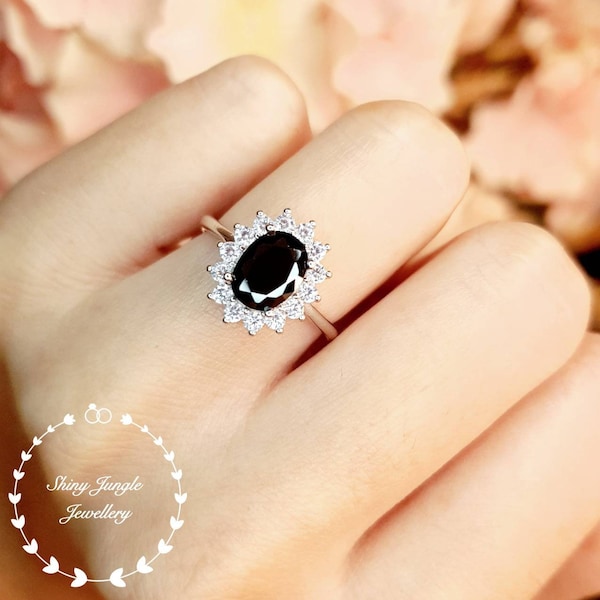 Anillo de compromiso de espinela negra de corte ovalado halo, anillo de promesa de espinela negra facetada de 6 * 8 mm, anillo de piedra preciosa negro opaco gótico, anillo de princesa Diana