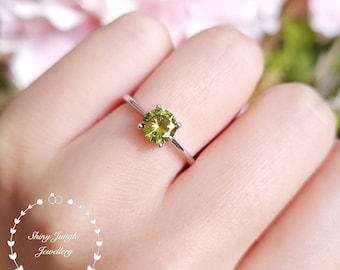 Dainty Peridot Ring, 1 Carat 6 mm Round Cut Peridot Classic Solitaire Ring, August Birthstone Promise Ring, Olive Green Gemstone Ring
