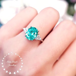 Drei Stein Paraiba Turmalin Verlobungsring, Oval 3 Karat 8 * 10 mm Heller Türkis Turmalin Ring, Blaugrüner Turmalin Versprechensring
