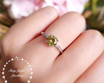 Dainty Peridot Ring, 1 Carat 6 mm Round Cut Peridot Solitaire Ring with Pavé Band, August Birthstone Promise Ring, Olive Green Gemstone Ring