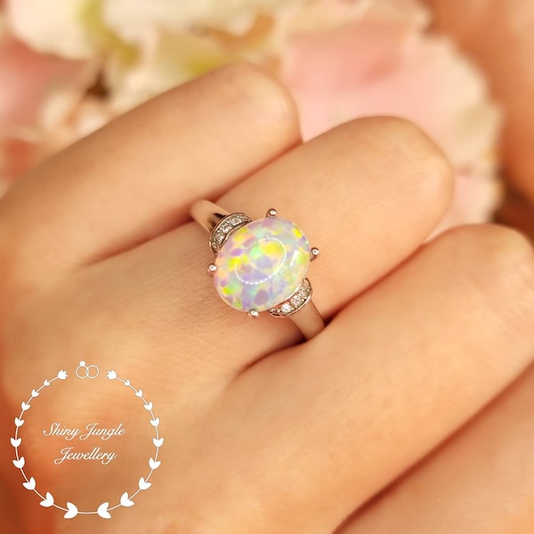 Anneau d’opale de feu de coupe ovale de 3 carats, anneau de cabochon d’opale de feu blanc de 8 * 10 mm dans le cadre du ruban, anneau de promesse de pierre de naissance d’octobre, anneau d’opale moderne
