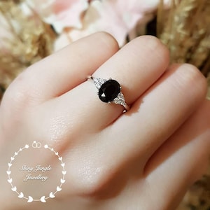 Black Stone Ring With White Veins