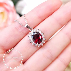 Collar de granate ovalado Diana Halo, colgante de granate de corte ovalado de 3 quilates y 8 x 10 mm con halo real, regalo de piedra natal de enero, collar con piedras preciosas de color rojo intenso.