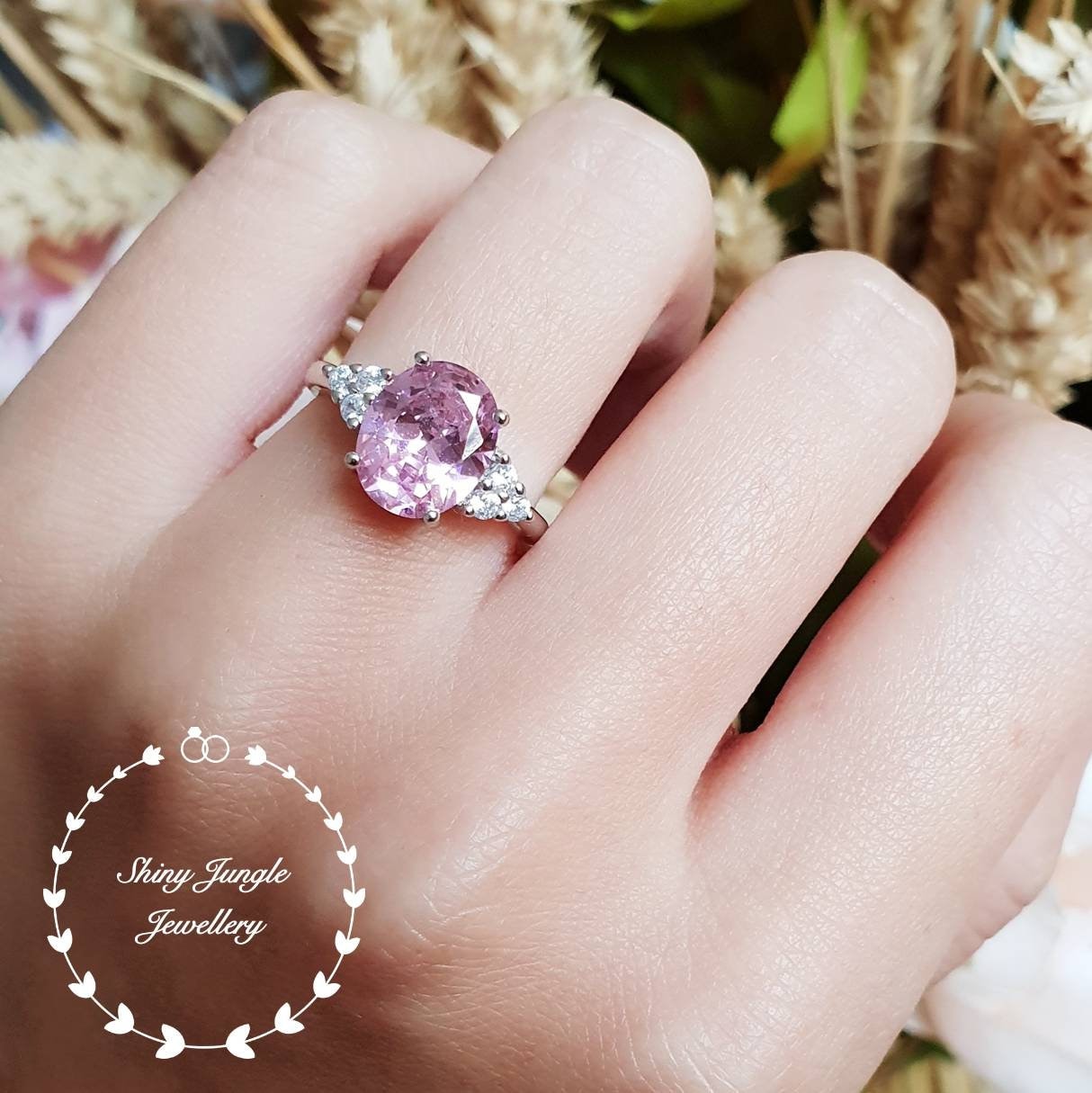 Bijzettafeltje Gevangenisstraf Buurt Oval pink diamond ring, engagement ring, 3 carats oval cut fancy pink  diamond ring, Barbie pink ring, yellow diamond promise ring