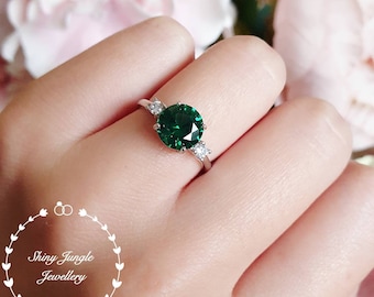 Round three stone emerald engagement ring, lab simulated emerald promise ring, white/Rose gold plated silver, green gemstone solitaire ring