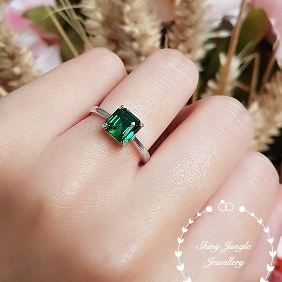 Louily Gorgeous Asscher Cut Three Stone Emerald Green Engagement Ring In  Sterling Silver | louilyjewelry
