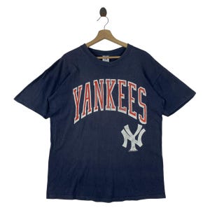 Vintage NEW YORK YANKEES MLb big spellout tee shirt