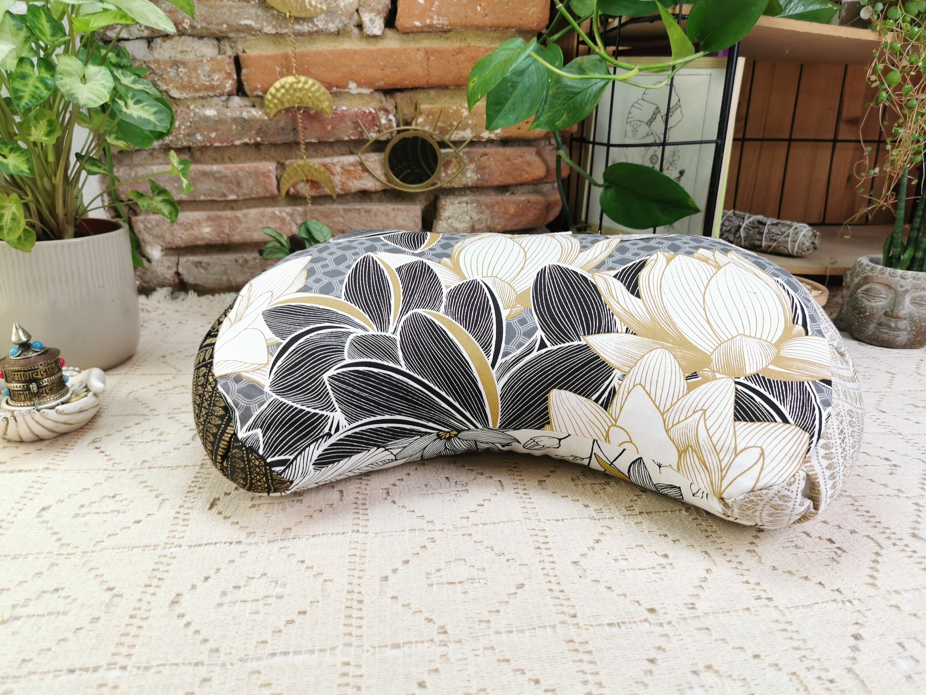 Coussin Demi Lune/ Tissus d'ameublement/Coussin de Méditation Yoga Artisanalement en France Balle d'