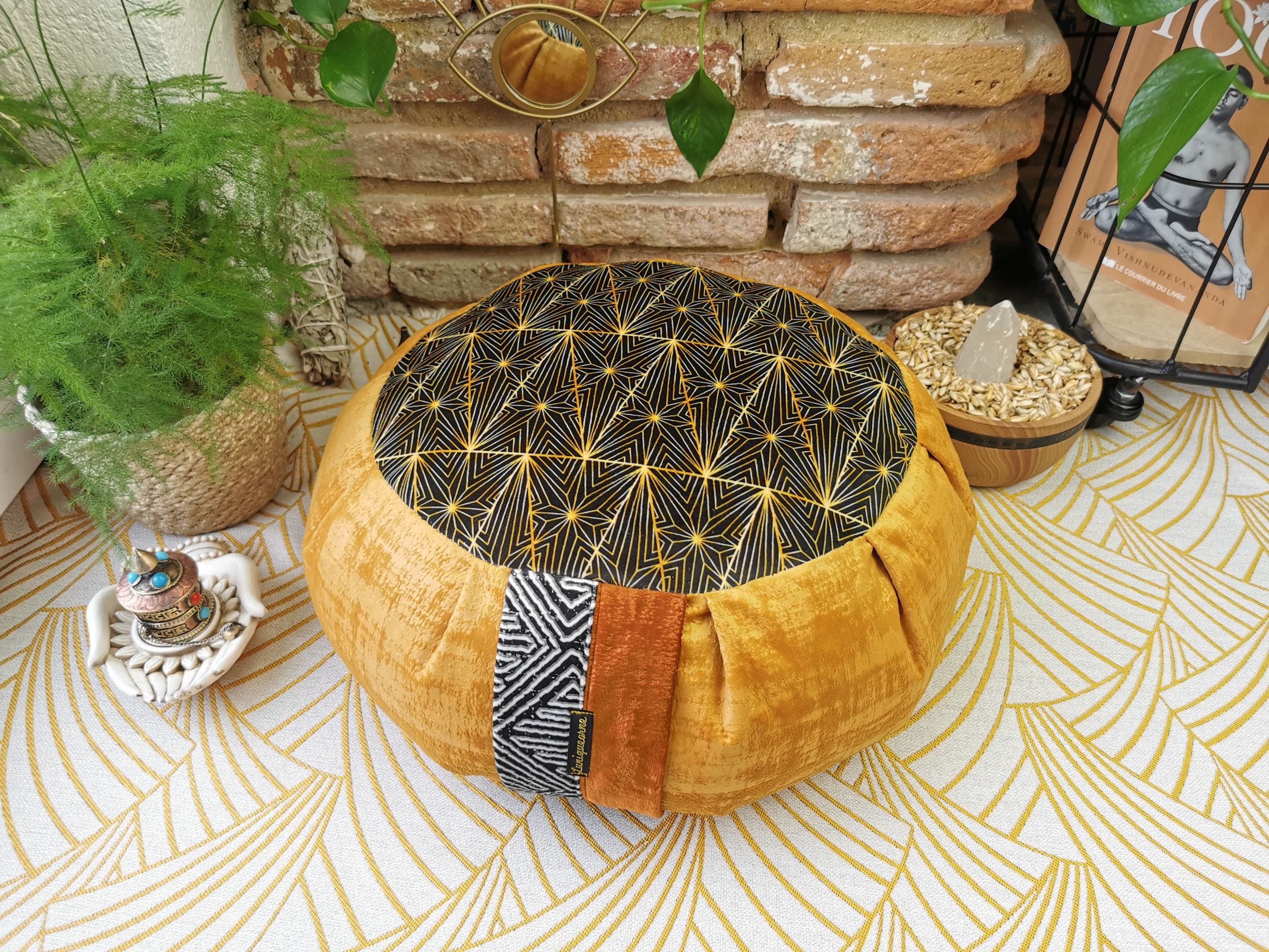 Coussin de Méditation et Yoga en Balle d'épeautre Bio Velours | Zafu Fait Main France