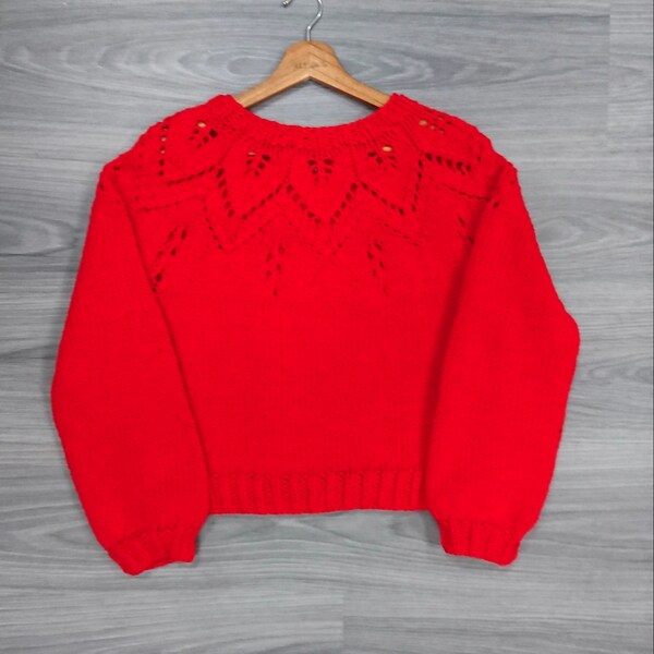 Pull Femme Amarillys, rouge vif, tricoté main, taille S/M, yoke ajouré