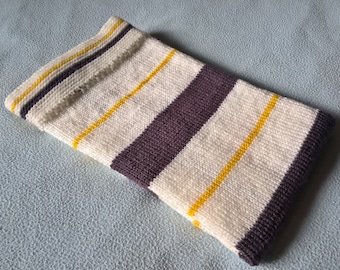 Couverture plaid bébé tricot fait main à rayures écru gris ardoise moutarde