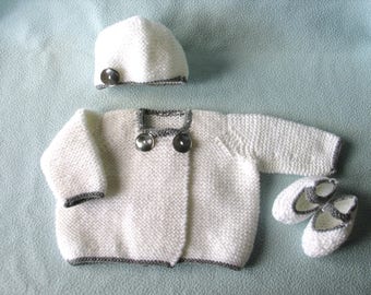 Ensemble gilet blanc bonnet et chaussons liseré gris 3 mois en tricot