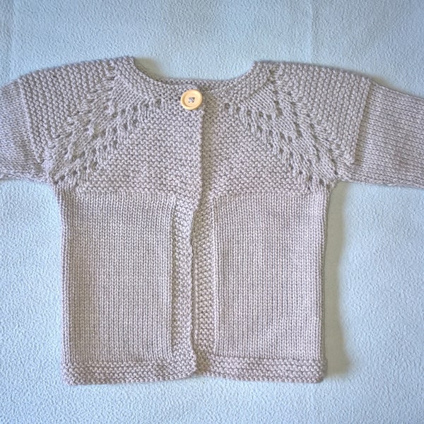 Gilet cardigan tricot fait main bébé fille 18 mois gris