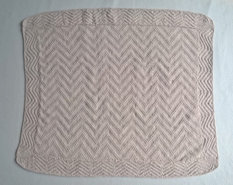 Petite couverture bébé tricot fait main grise