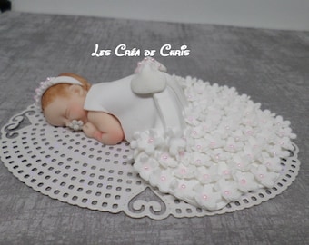 Bébé fimo fille en robe de baptême au choix plusieurs modèles disponible.