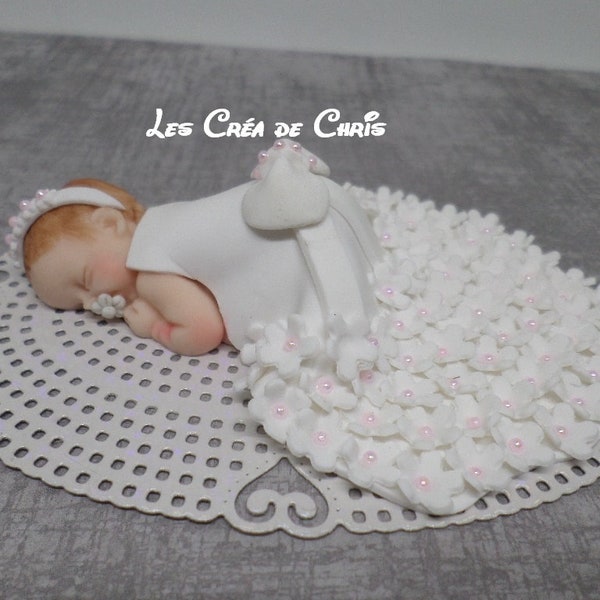 Bébé fimo fille en robe de baptême au choix plusieurs modèles disponible.