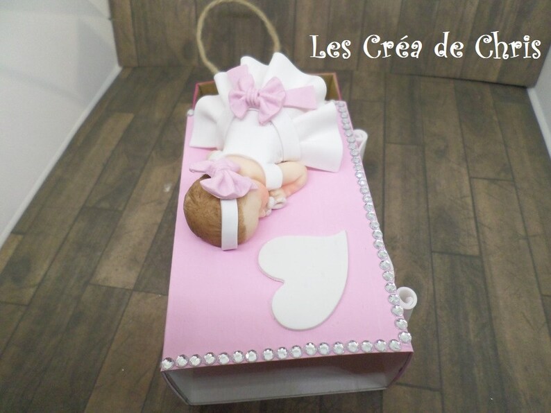 Boite dragées avec son bébé fimo fille tenue de Baptême ou garçon marin. image 10