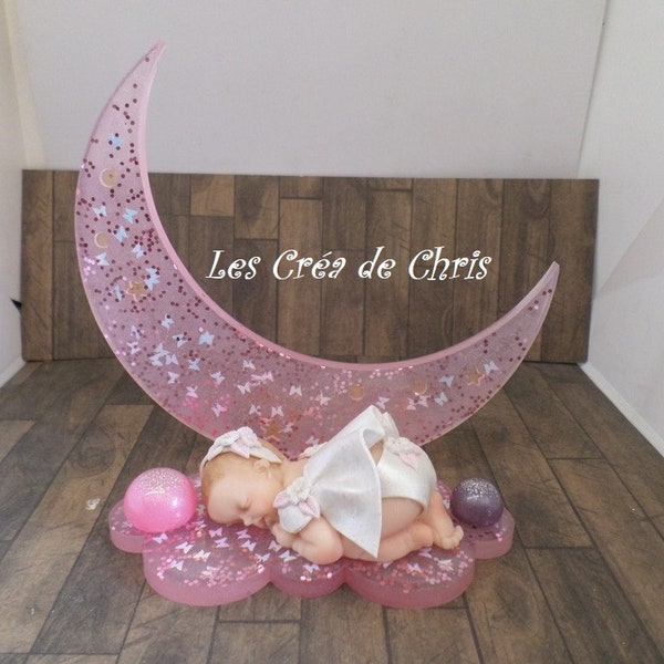 Centre de table nuage, lune et son bébé fimo tenue de baptême. Au choix.