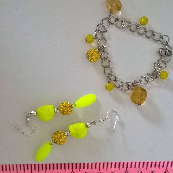 Bracelet et boucles d'oreilles "tête de mort" jaune fluo