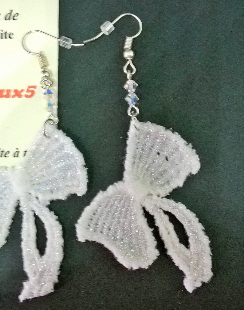 Earrings lace and bow image 3